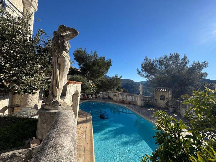 Gîte pour 4 personnes, avec piscine ainsi que jardin et vue à La Trinité