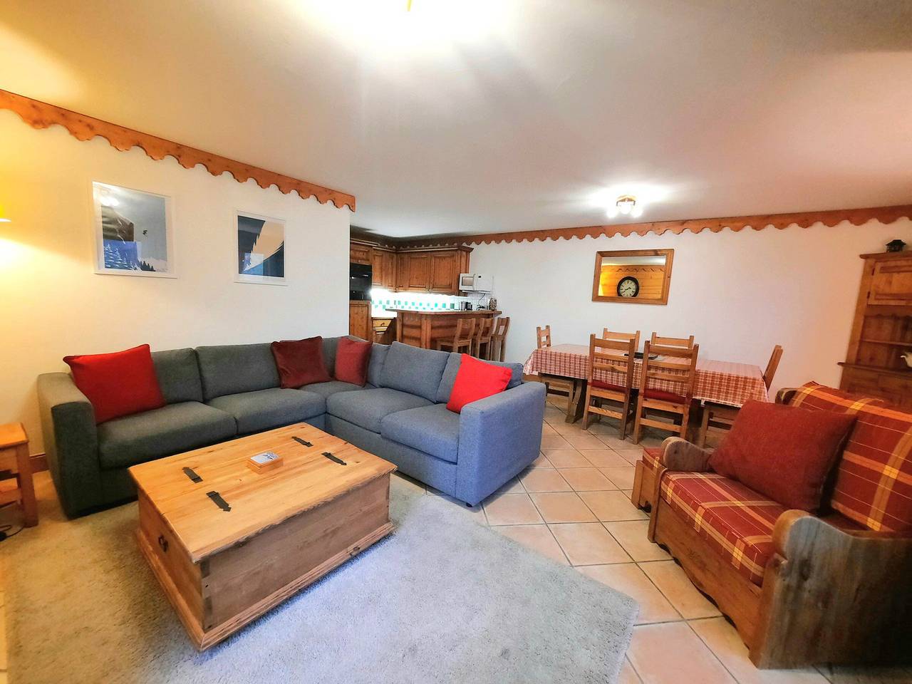 Apartamento entero, Amplio apartamento en Preyerand, 4P, vista a las montañas, 1r piso. in Les Menuires, Saint-Martin-de-Belleville