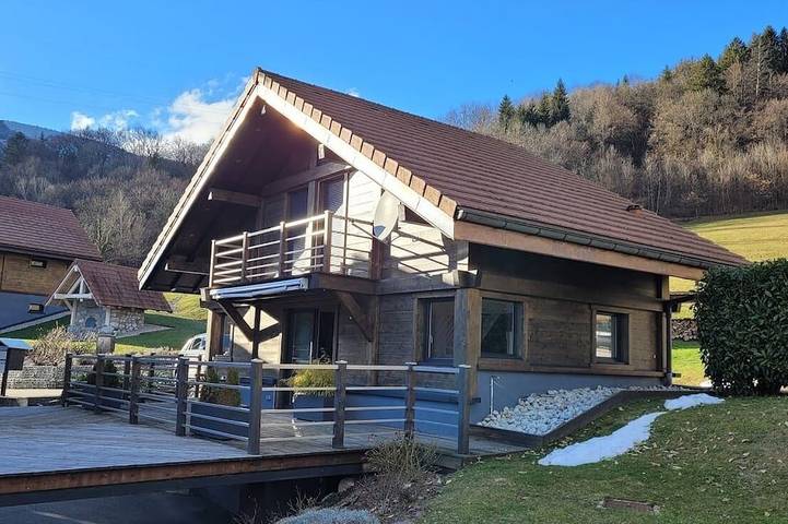 Location de vacances pour 4 personnes, avec Balcon et Jardin à Dingy-Saint-Clair