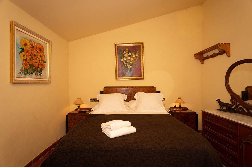 Casa rural con piscina y acceso privado al río in Vilademuls, Pla de l'Estany