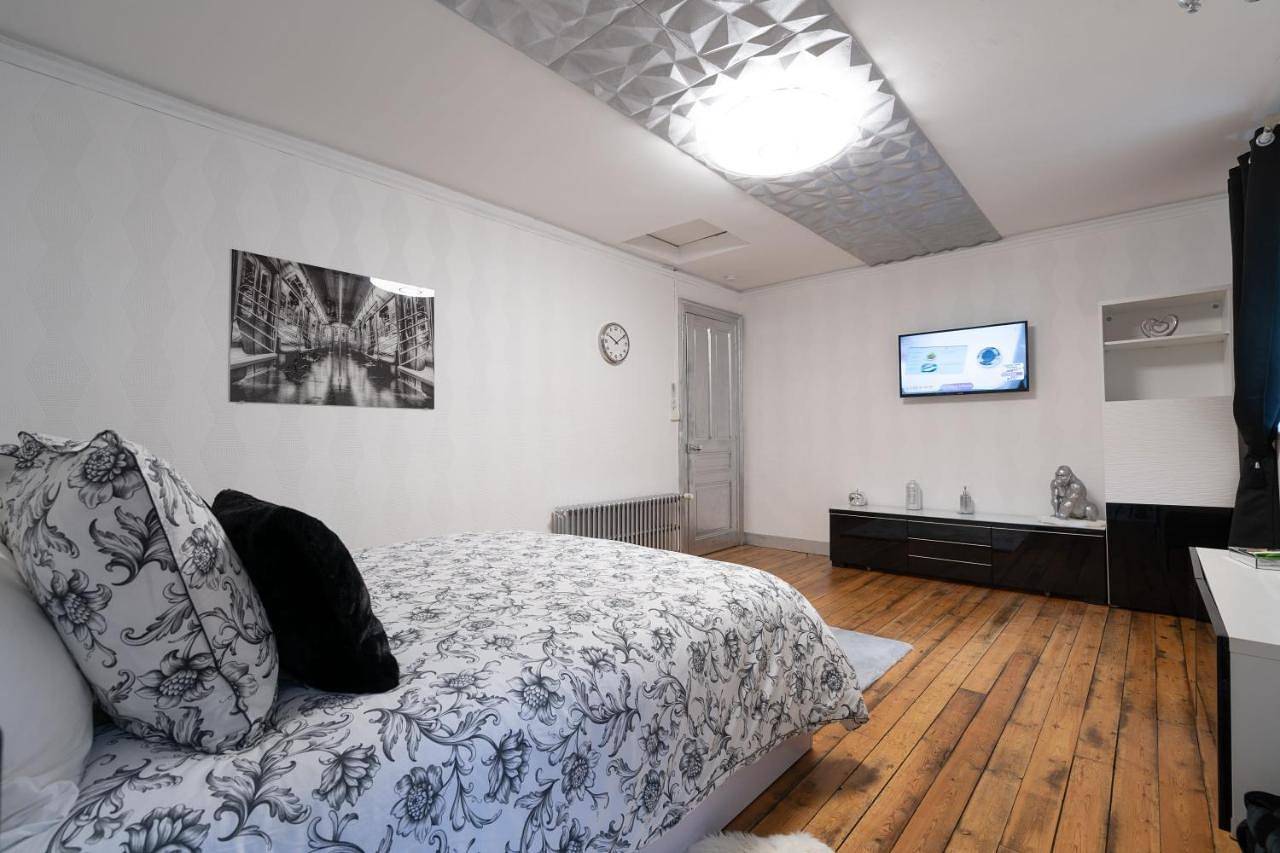 Double Room with Private External Bathroom in Wailly-Beaucamp, Région de Montreuil
