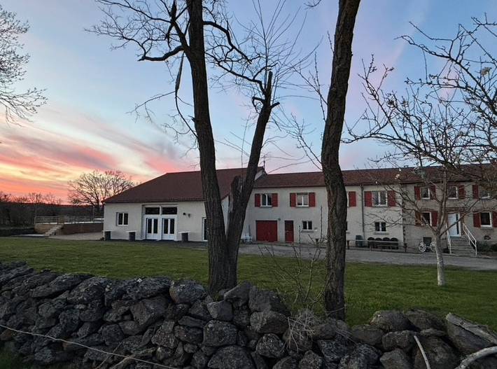 Gîte pour 26 personnes, avec jardin ainsi que piscine et terrasse
