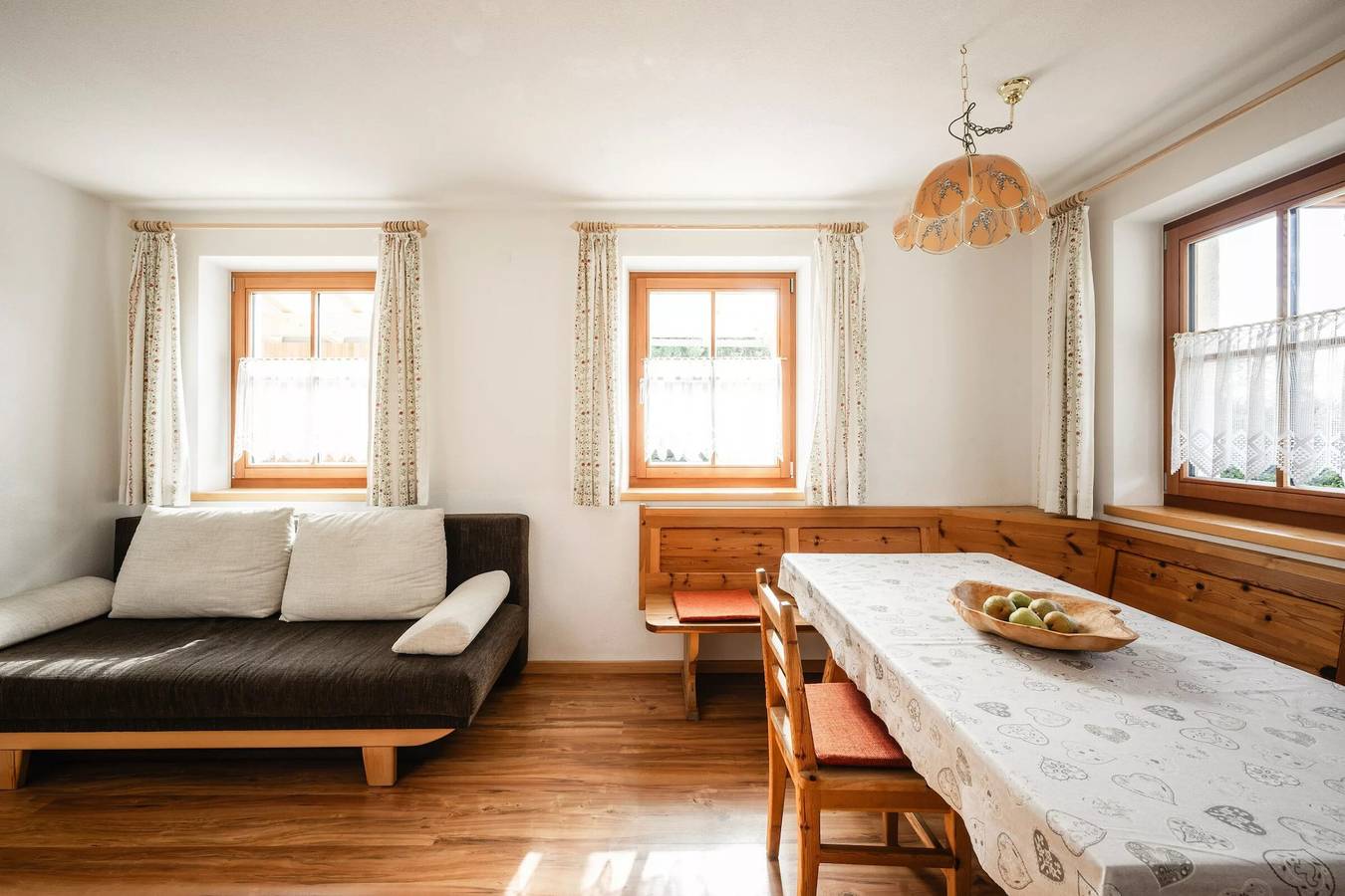 Entire apartment, Apartment 'Rieplechn App Waldruhe' with Mountain View, Shared Garden and Wi-Fi in Sand in Taufers, Kronplatz