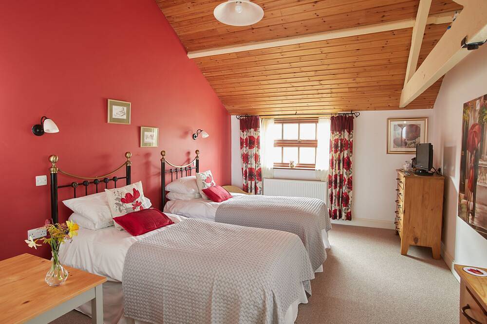 Twin En-Suite Room @ The Dairy Barns in Hickling, The Broads