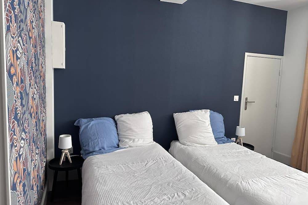 Apartamento entero, Acogedor estudio en el centro histórico de Moulins con terraza privada, Wi-Fi y todas las comodidades in Moulins, Allier (desambiguación)