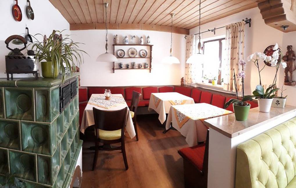 Gästehaus Bergfrieden, Doppelzimmer in Bad Bayersoien, Romantische Straße