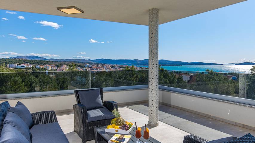 Villa pour 10 personnes, avec terrasse ainsi que jardin et sauna à Šibenik - 3