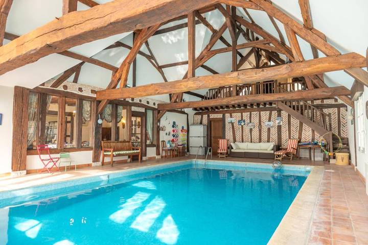 Location de vacances pour 2 personnes, avec Terrasse et Jacuzzi ainsi que Jardin et Piscine à Tour-en-Sologne