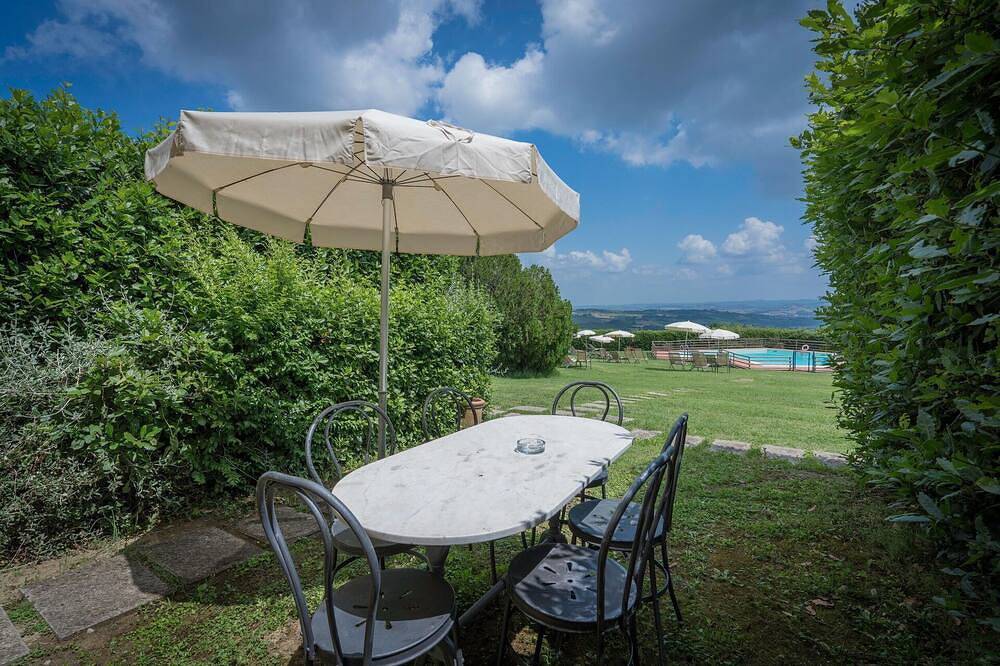 Villa Con Piscina per 4 Persone in San Gimignano, Siena e dintorni