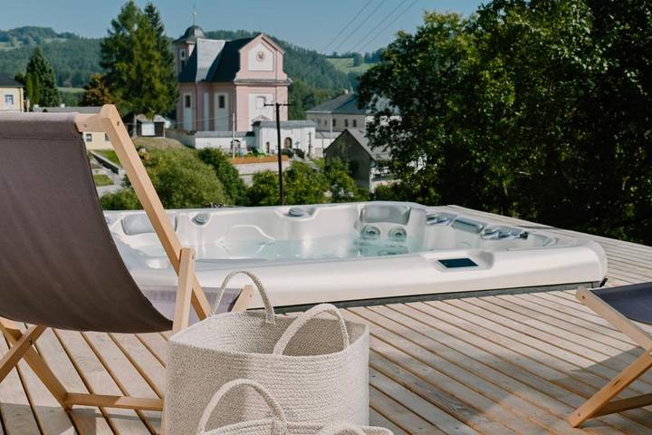 Vakantiewoning voor 10 personen, with Whirlpool and Terras as well as Tuin and Uitzicht in Moravië