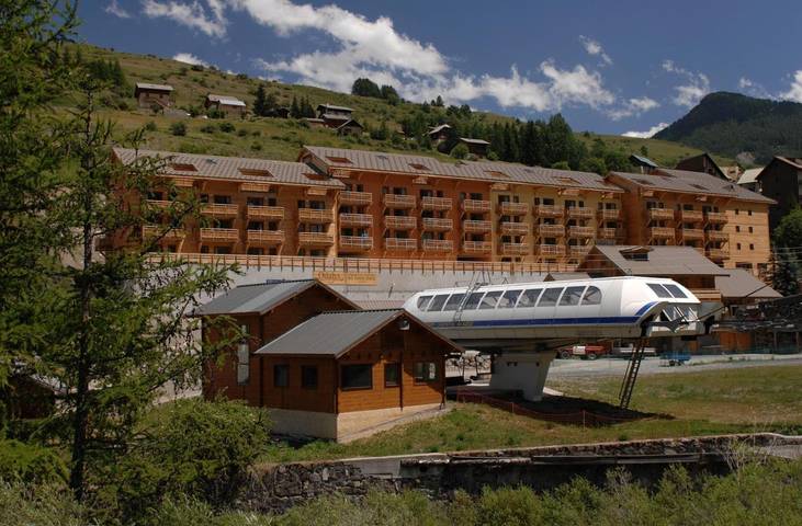 Location de vacances pour 2 personnes, avec jacuzzi ainsi que piscine et balcon dans Office De Tourisme De Vars - 3