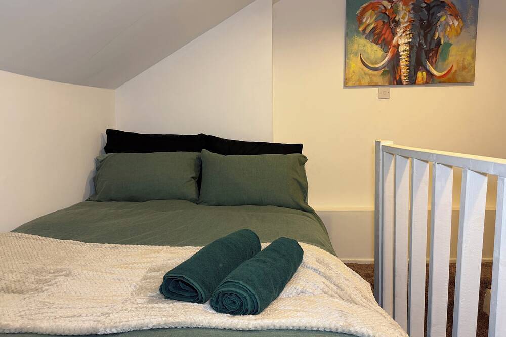 2Bed Wakefield City Centre House |All Ensuite | Ideal for Family & Contractors in Wakefield, Westliches Yorkshire