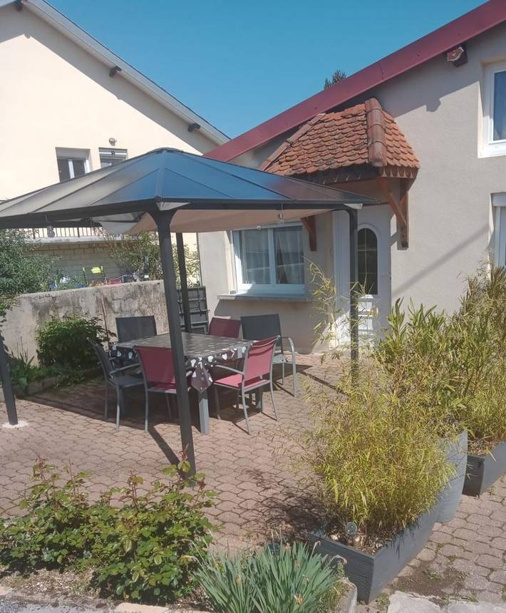 Gîte pour 4 personnes, avec Terrasse ainsi que Jardin et Vue à Sapois