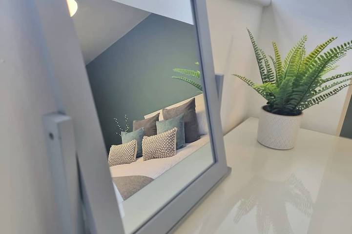 Modern Executive House WiFi Parking Coventry City Centre Sleeps 6. in Coventry, Birmingham y alrededores