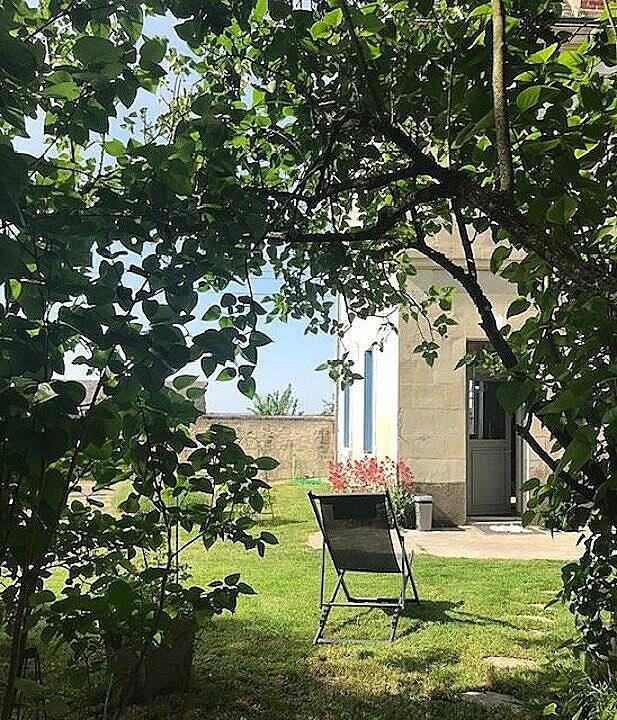 Gîte pour 11 personnes, avec jardin ainsi que jacuzzi et terrasse