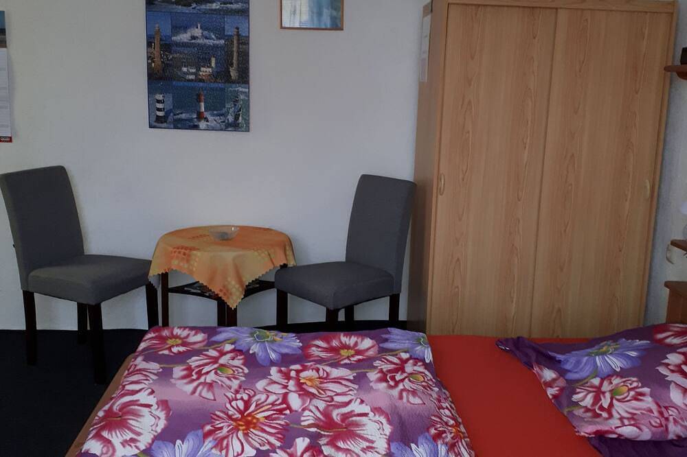 Ganze Wohnung, Ferienzimmer - Haus Ebel/Alte Schule in Putgarten, Rügen
