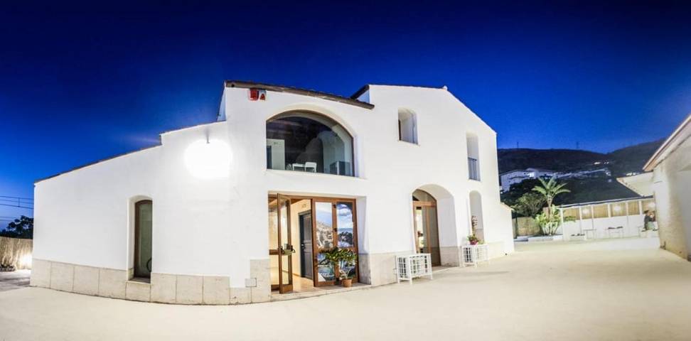Chambre d’hôte pour 4 personnes, avec Balcon et Terrasse ainsi que Jardin et Piscine à Cefalù