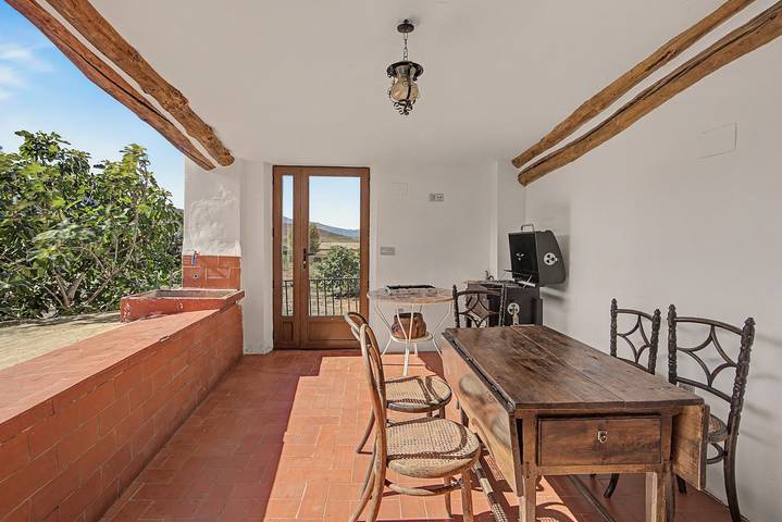 Casa vacanze 'Josefina' con vista sulle montagne, terrazza privata e Wi-Fi in Dólar, Geoparque de Granada