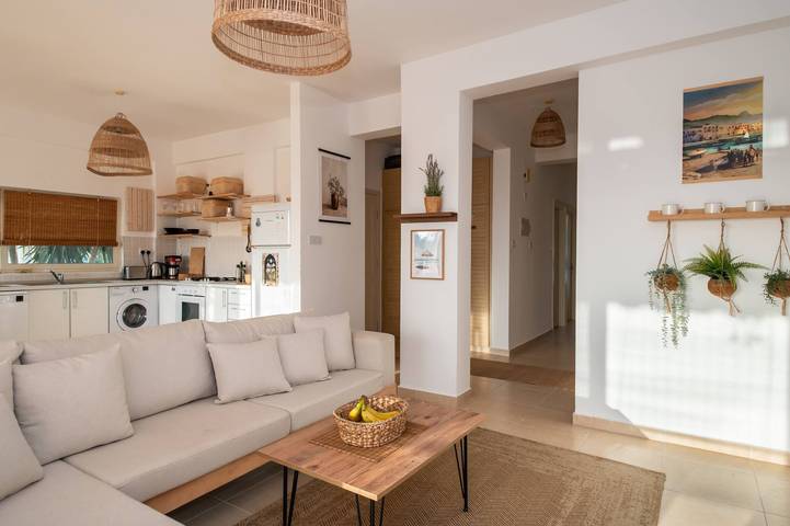 Ganze Wohnung, Sonnenuntergang, Meer- und Bergblick, 3-Bett-2-Badezimmer-Wohnung, Erdgeschoss in Nordzypern