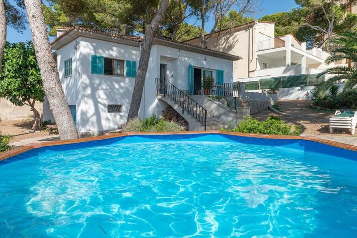 Ferienhaus für 8 Personen, mit Balkon und Terrasse sowie Garten und Pool in El Arenal