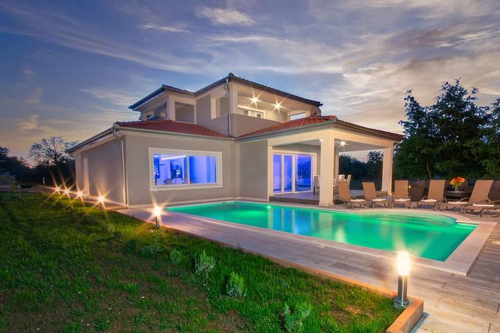 Villa pour 10 personnes, avec jardin et balcon - 1