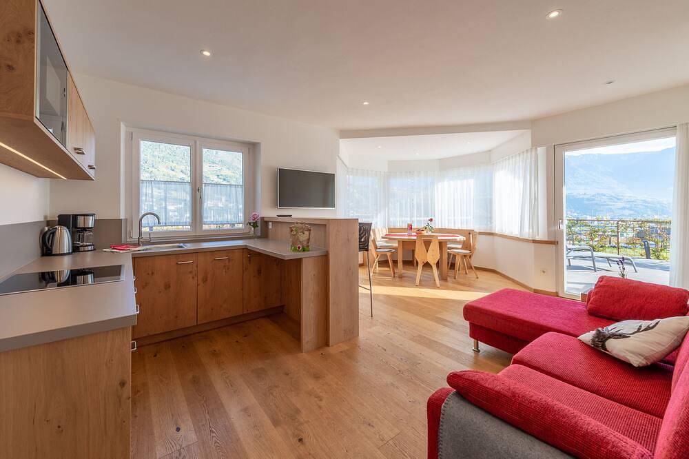 Ganze Wohnung, Moosbichlerhof Apartment 95 qm, 2 Schlafzimmer,2 Bäder, Pool, Meran Card. in Marling, Ortleralpen