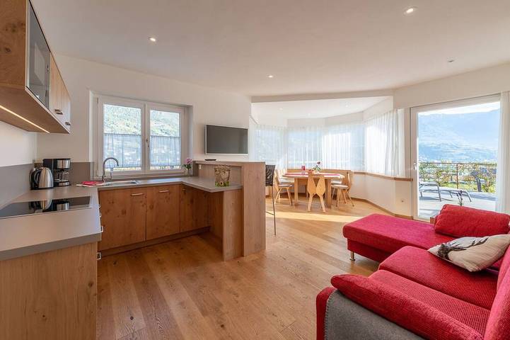 Ferienwohnung für 4 Personen, mit Garten und Pool sowie Balkon in Marling