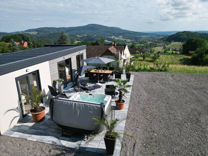 Ferienwohnung für 4 Personen, mit Whirlpool und Terrasse sowie Garten und Ausblick in Bad Gleichenberg