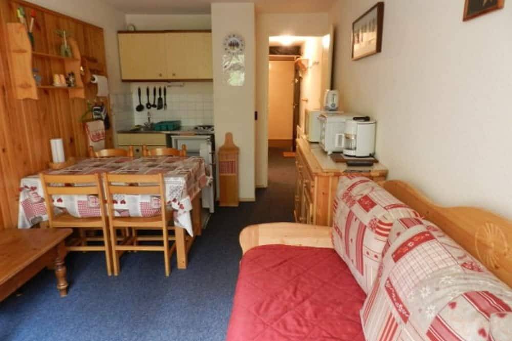 Entire apartment, Studio cabin in Le Pleynet with balcony, near the slopes in La Ferrière, Le Pleynet
