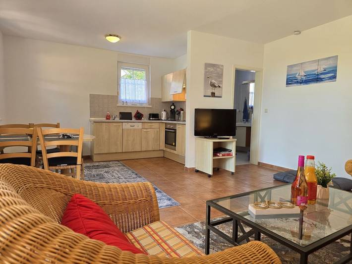Ganze Wohnung, Ferienwohnung Seehund für Ostsee-Urlaub mit Hund in ländlicher Lage auf Rügen in Neddesitz, Sagard
