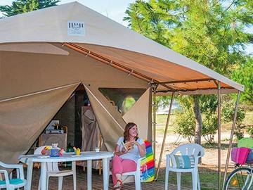 Tente pour 4 Personnes dans Saint-Clément-des-Baleines, Côte des Fleurs, Photo 1