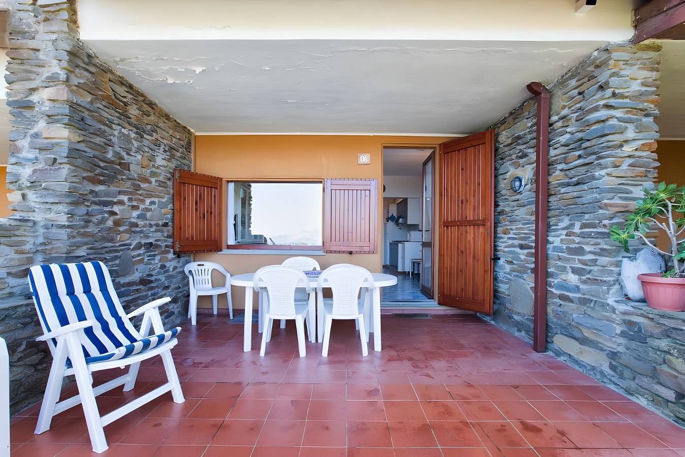 Casa Vacanze 'I Lentischi C13' con vista mare, terrazza privata e aria condizionata in Stintino, Nurra