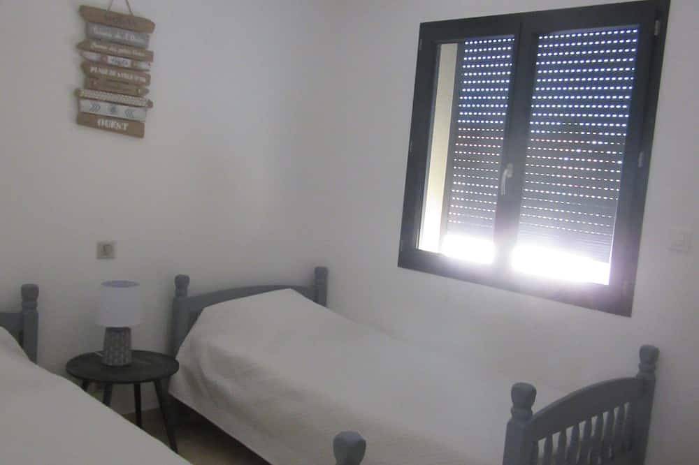 Vacation Villa 4 Stars 6 Pers With Heated Pool In Provence in Maillane, Arles region