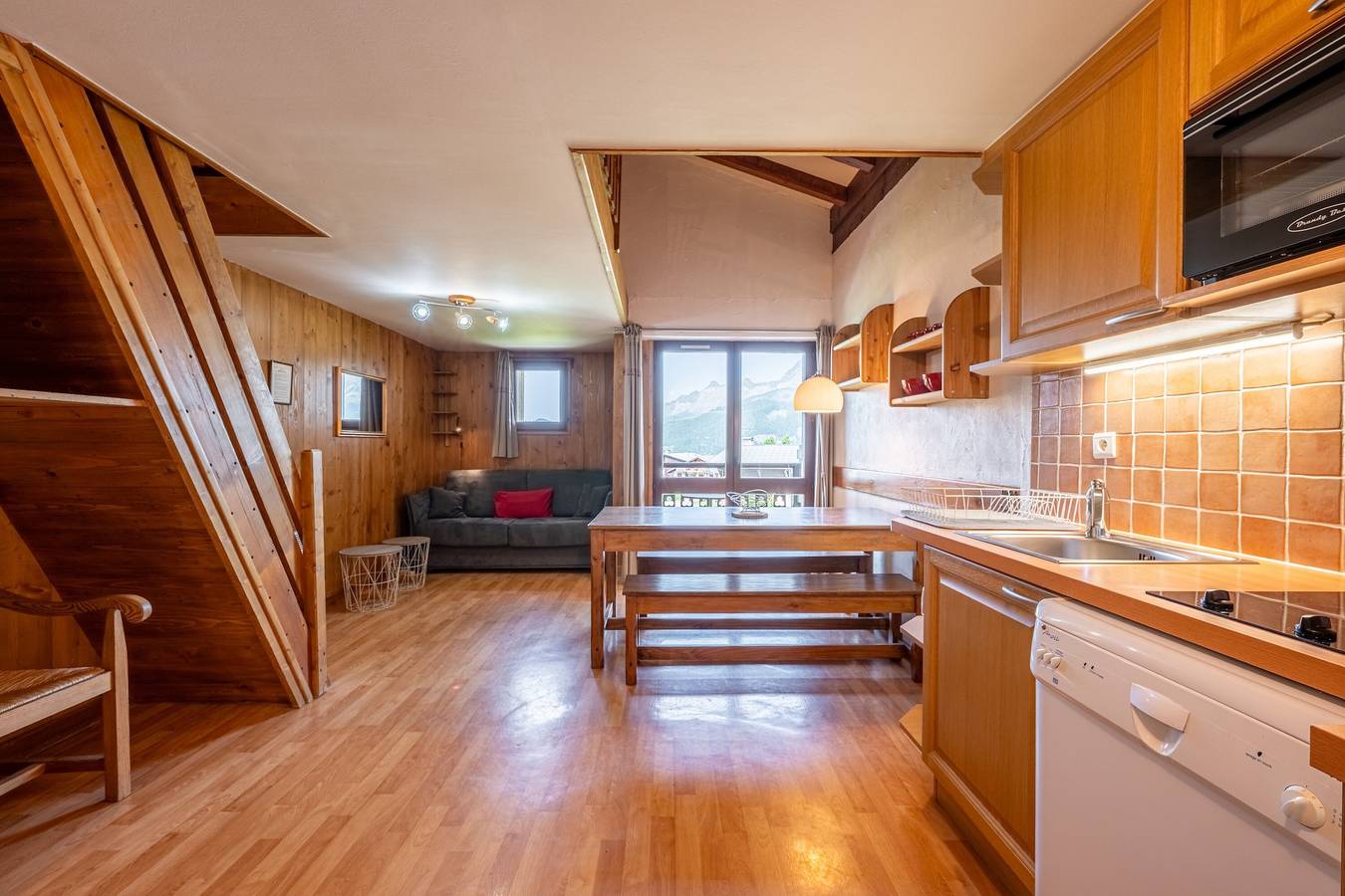 Appartement entier, Appartement "Les Aravis" avec vue sur les montagnes, jardin partagé et Wi-Fi in Cohennoz, Région d'Albertville