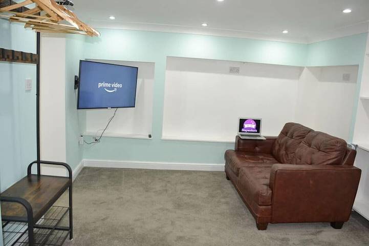 Entire apartment, Willow Tree 1 bed Apartment - Stayseekers in Salisbury, Wiltshire