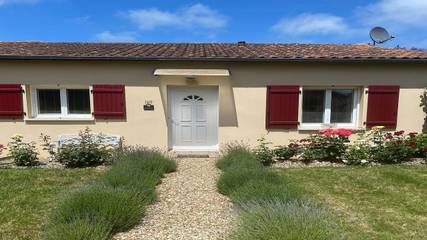 Cottage pour 4 personnes, avec jardin et piscine à Ménigoute