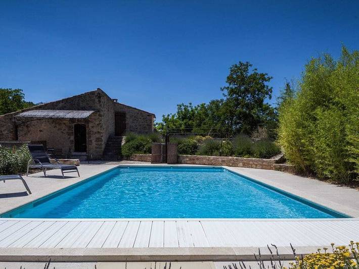 Location de vacances pour 8 personnes, avec Terrasse ainsi que Jardin et Piscine à Ansouis