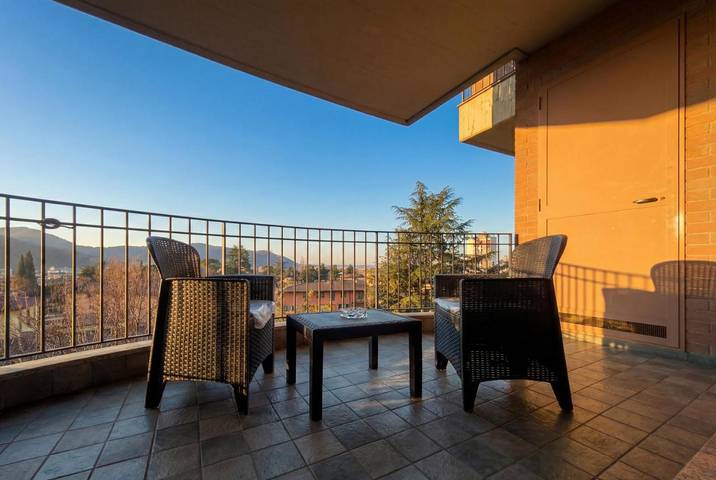 Appartamento per 3 persone, con Balcone e Terrazza nonché Panorama a Alzano Lombardo