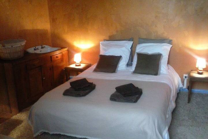 Gîte pour 3 personnes, avec jardin et terrasse à Camlez