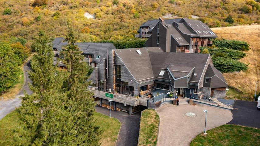 Appart’hôtel pour 6 personnes, avec Balcon et Terrasse ainsi que Jacuzzi et Jardin