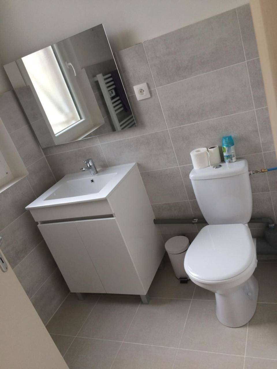 Appartement entier, F2 cosy avec Cour in Milly-la-Forêt, Parc naturel régional du Gâtinais français