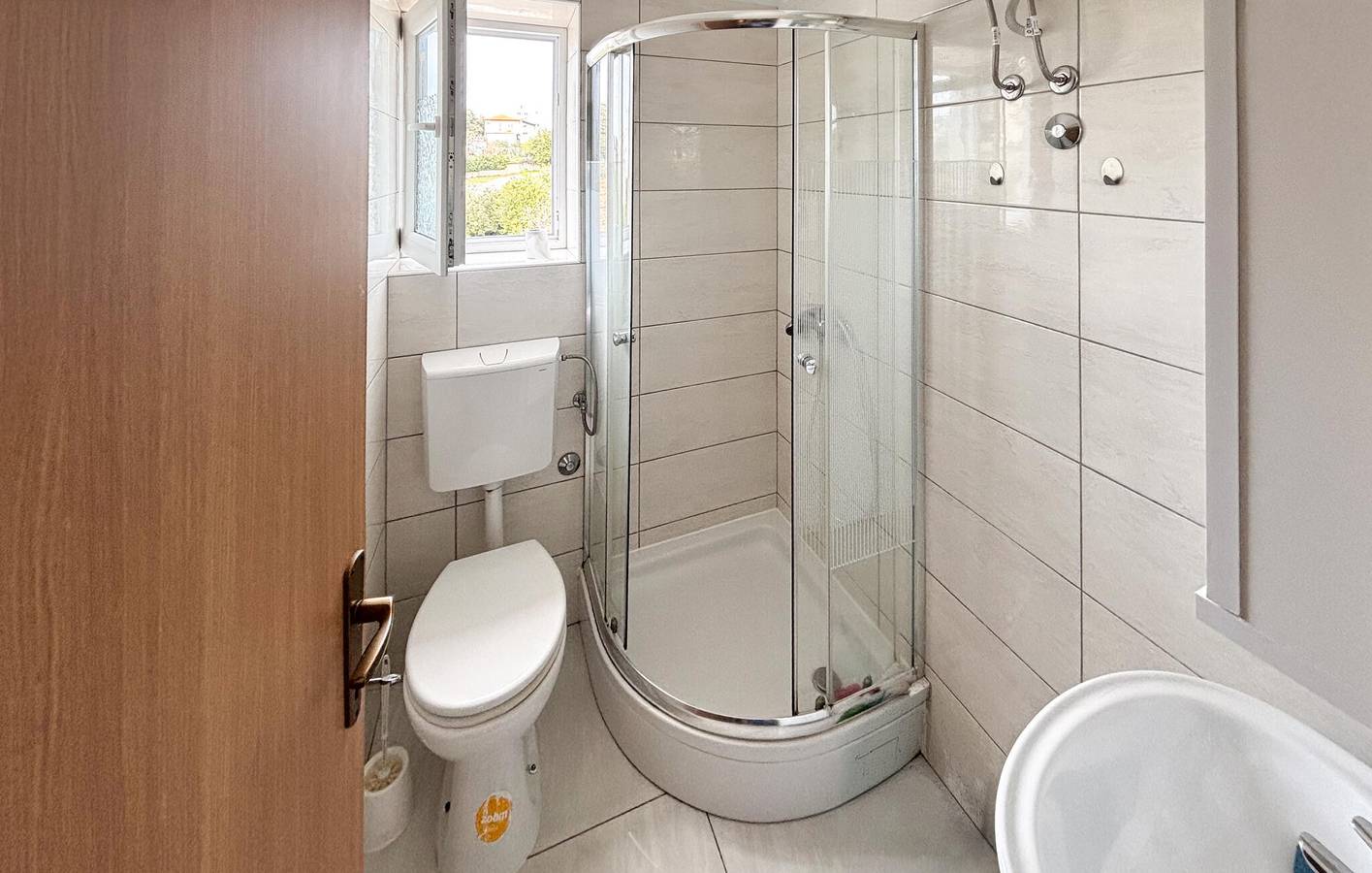 Appartement de vacances entier, Charmant appartement avec terrasse, Wi-Fi et parking près de la plage naturiste de Kandarola in Kampor, Rab