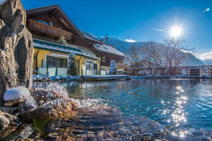 Ferienwohnung für 4 Personen, mit Garten und Ausblick sowie Seeblick und Pool, mit Haustier in Bad Hofgastein
