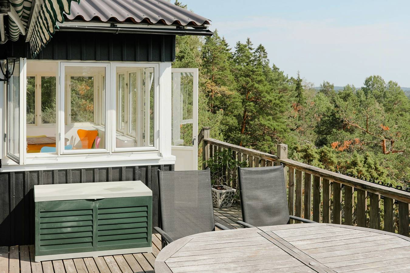 Idyllisches Ferienhaus mit herrlicher Aussicht auf Älgö in Nacka, Stockholmer Schärengarten
