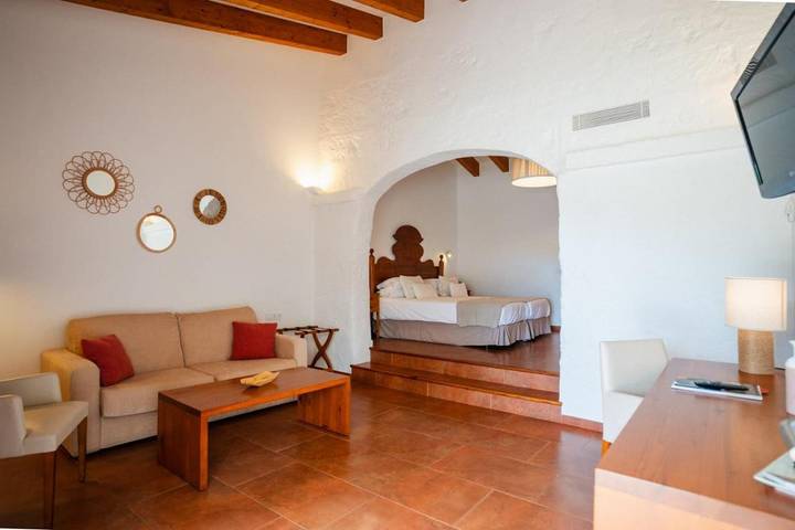 Hotel para 2 personas, con jardín además de jacuzzi y piscina en Menorca - 2