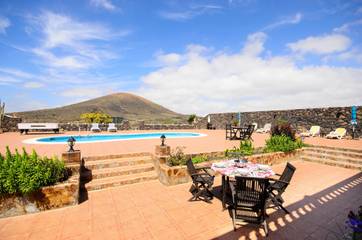 Villa With Pool for 4 People in Tías, Lanzarote, Photo 3