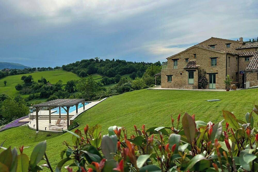 Villa in arenaria nei pressi di Gualdo in Gualdo, Parco nazionale dei Monti Sibillini