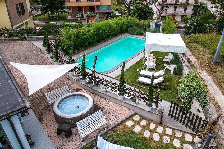 Ferienhaus für 6 Personen, mit Balkon und Garten sowie Whirlpool, mit Haustier