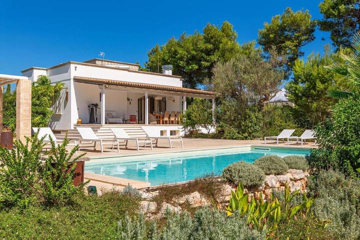 Villa per 12 persone, con terrazza e piscina nonché giardino e panorama a Ruffano