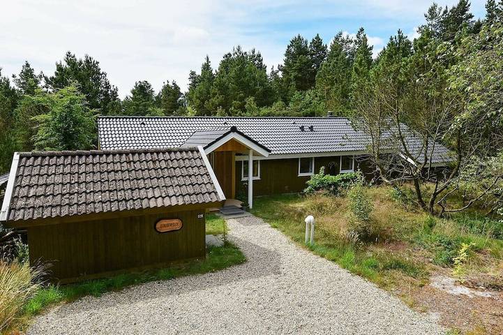 Ferienhaus für 8 Personen, mit Whirlpool und Terrasse sowie Sauna in Houstrup Strand